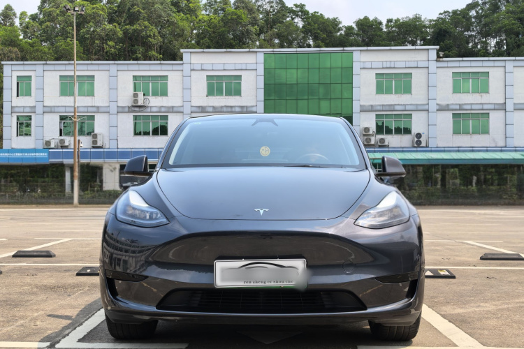Tesla Model Y 2024 #3 Tesla Model Y 2024 immagine di auto #3