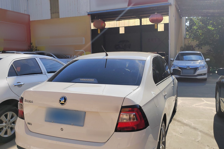 Skoda Rapid 2017 car image #7