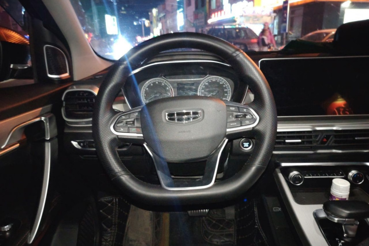 GEELY Coolray 2022 car image #11
