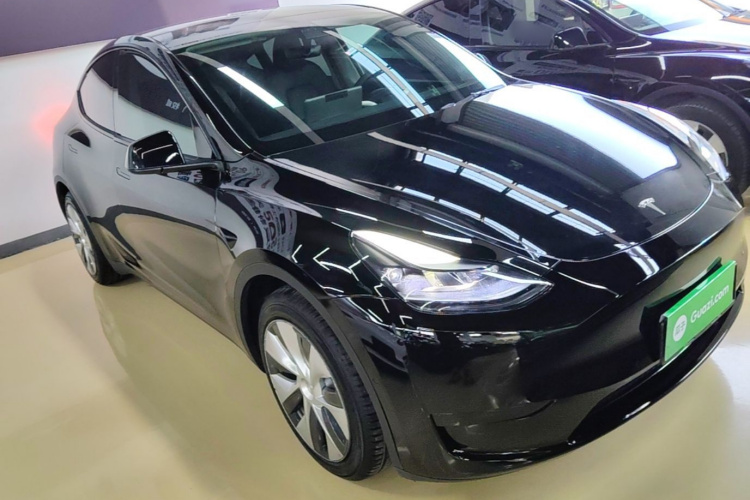Tesla Model Y 2023 #4 Tesla Model Y 2023 car image #4