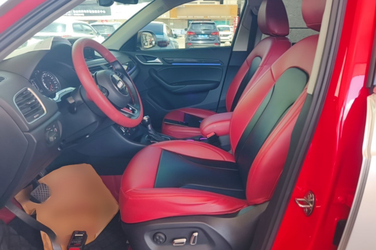 Audi Q3 2018 car image #19