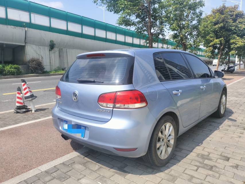 Volkswagen Golf 2011 car image #3