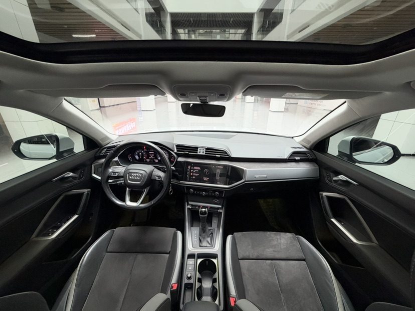 Audi Q3 2023 car image #15