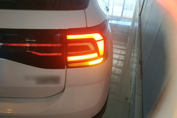 Volkswagen T-Cross 2021 car image #8