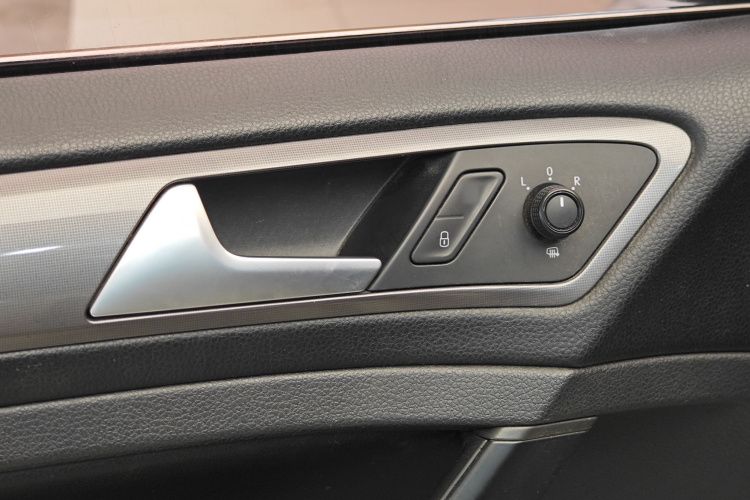 Volkswagen Golf 2016 car image #27