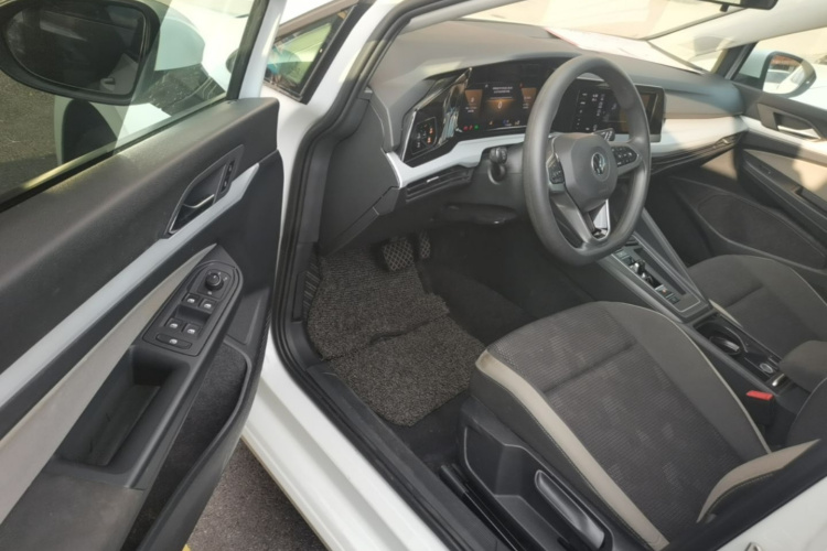 Volkswagen Golf 2023 immagine di auto #16
