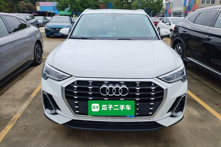 Audi Q3 2020 car image #3