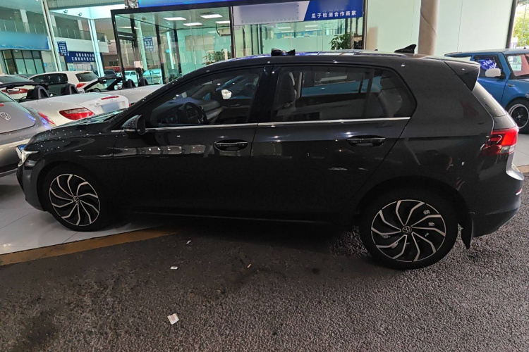 Volkswagen Golf 2021 car image #5