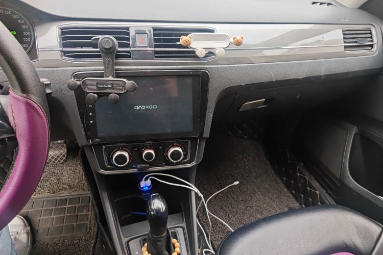 Volkswagen Santana 2017 car image #15