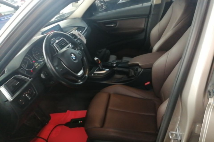 BMW 3 Series 2019 car image #19