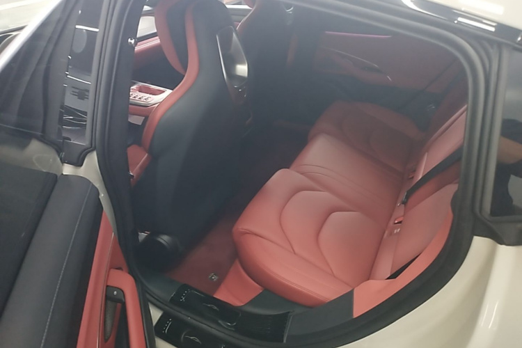 MI SU7 2025 car image #17