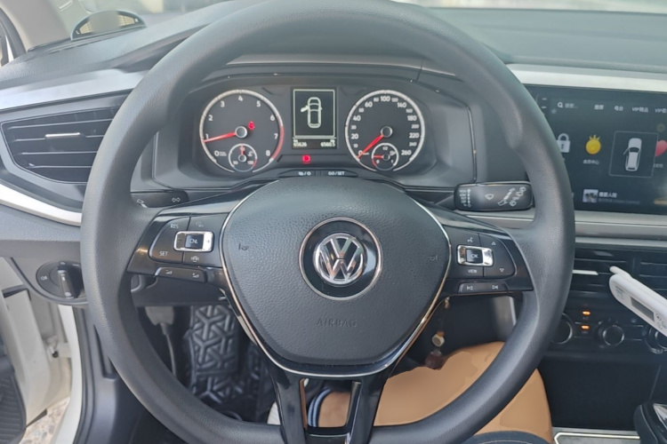 Volkswagen Polo 2021 car image #11