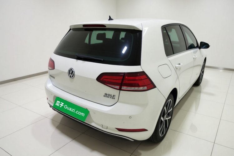 Volkswagen Golf 2020 car image #6