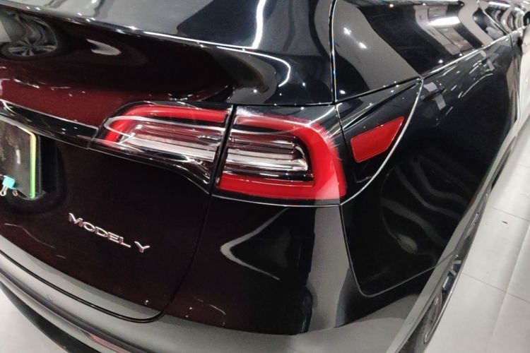 Tesla Model Y 2023 car image #8