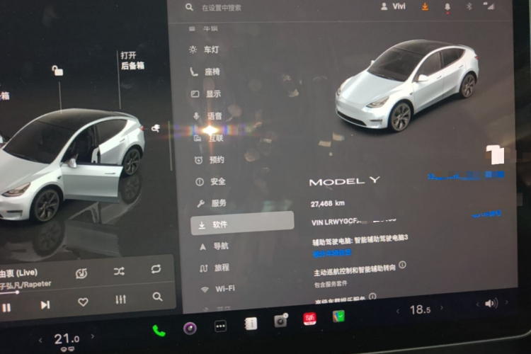 Tesla Model Y 2023 car image #12