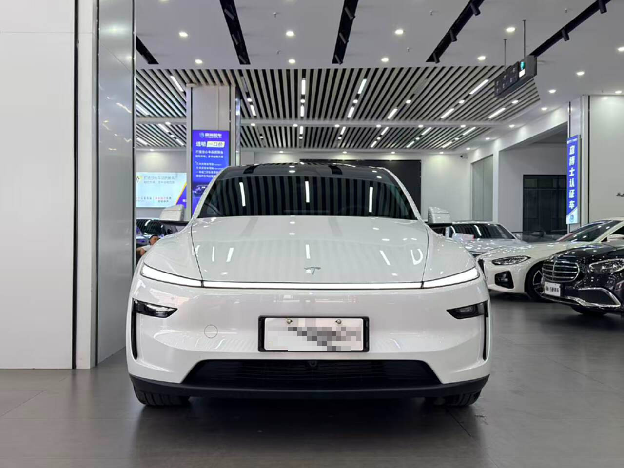 Tesla Model Y 2025 car image #4