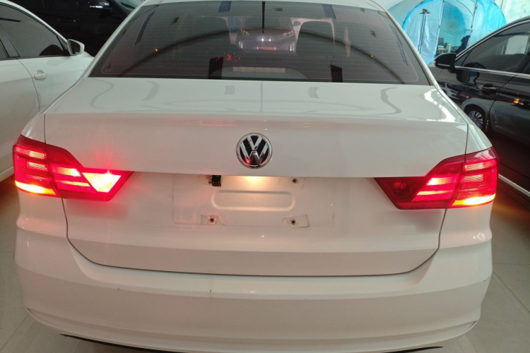 Volkswagen Santana 2017 car image #6