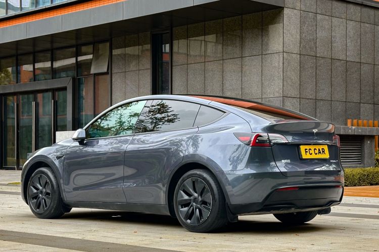 Tesla Model Y 2023 #5 Tesla Model Y 2023 car image #5