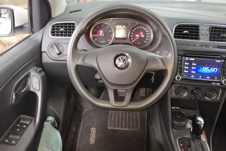Volkswagen Polo 2015 #15 Volkswagen Polo 2015 car image #15