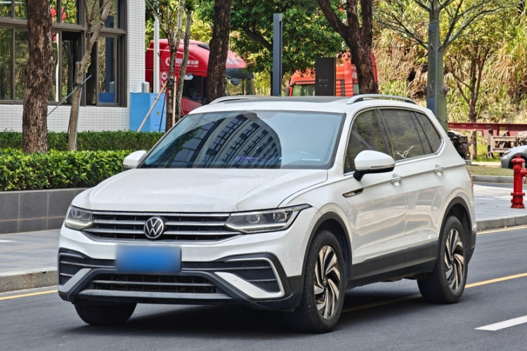Volkswagen Tiguan L 2024 image de voiture #2