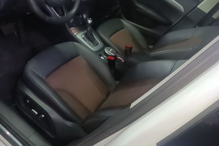 Audi Q3 2017 car image #15