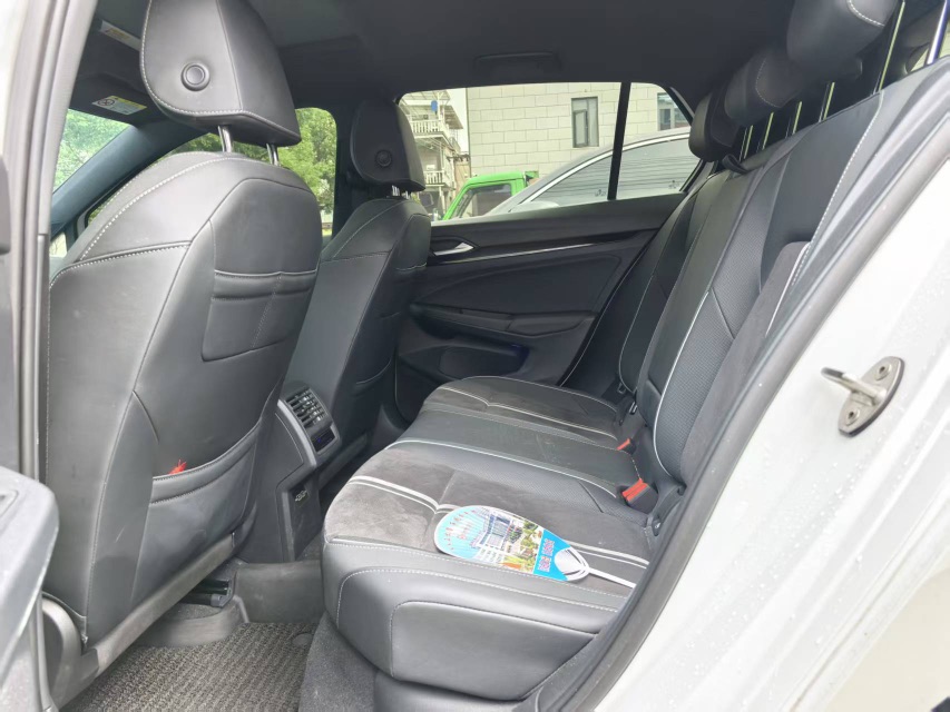 Volkswagen Golf 2024 car image #7