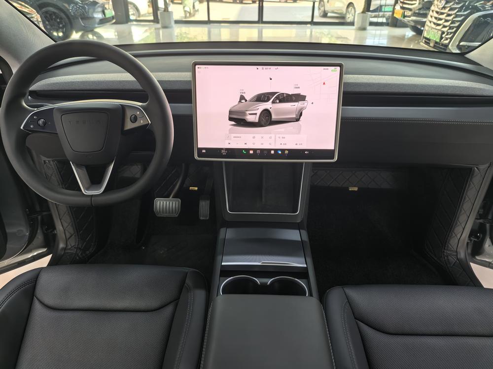 Tesla Model Y 2025 car image #9