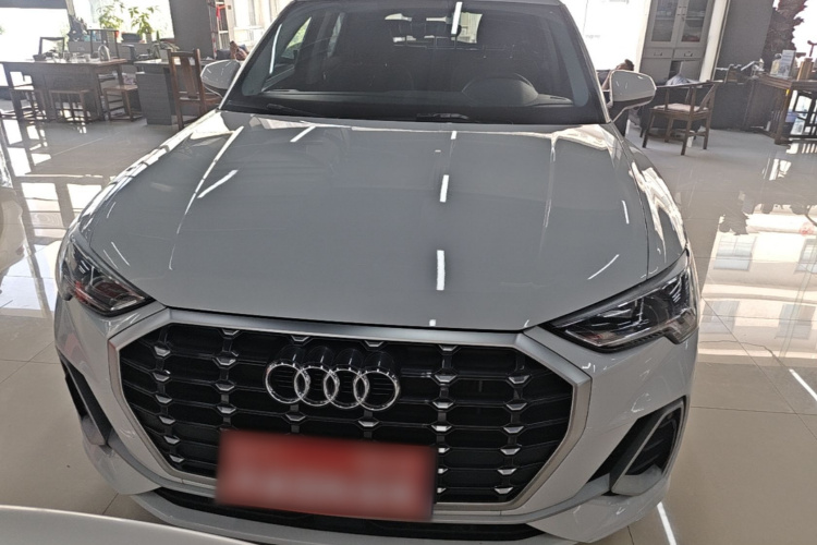 Audi Q3 2023 car image #3