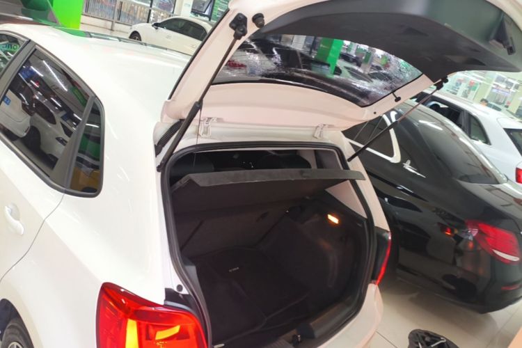 Volkswagen Polo 2017 car image #19