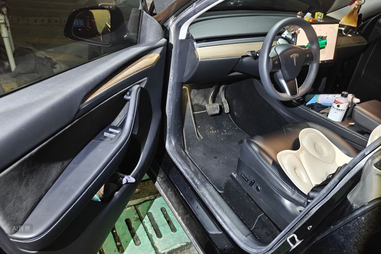 Tesla Model Y 2022 immagine di auto #18