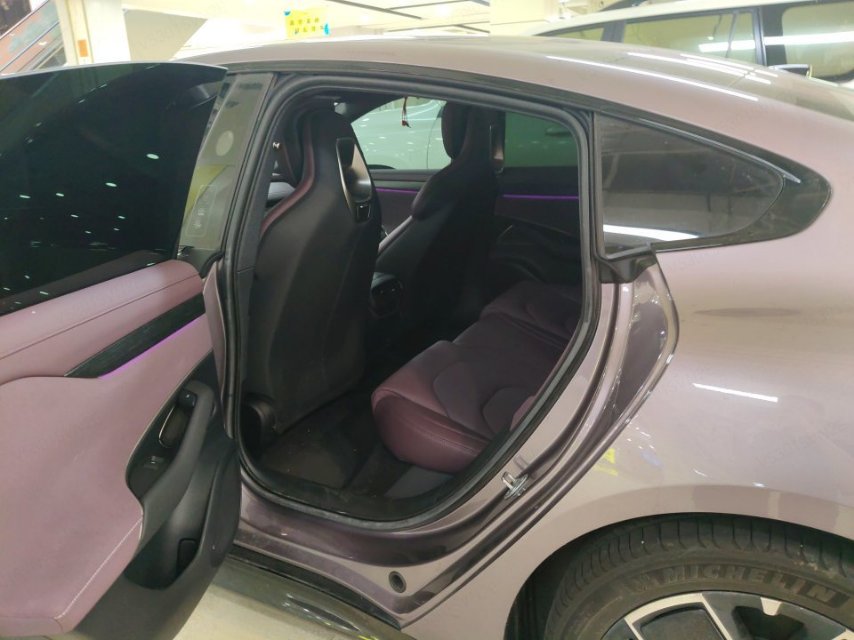 MI SU7 2024 imagen de coche #4