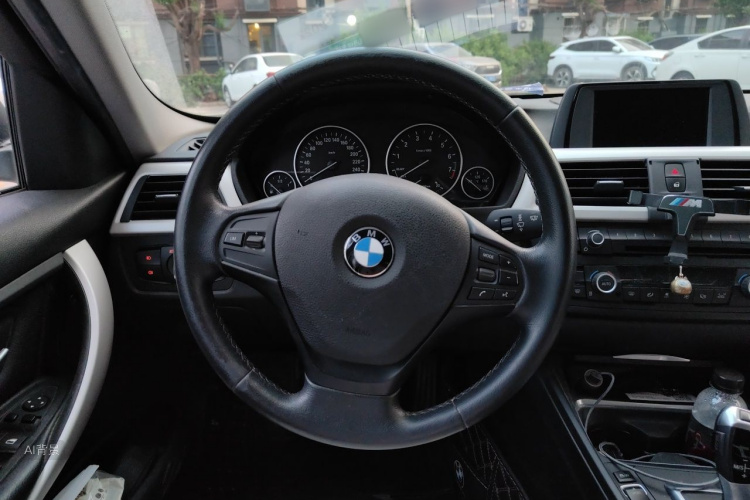 BMW 3 Series 2015 car image #12