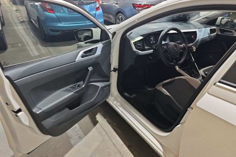 Volkswagen Polo 2020 car image #12