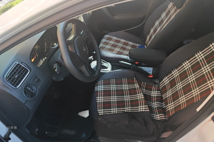 Volkswagen Polo 2015 car image #17