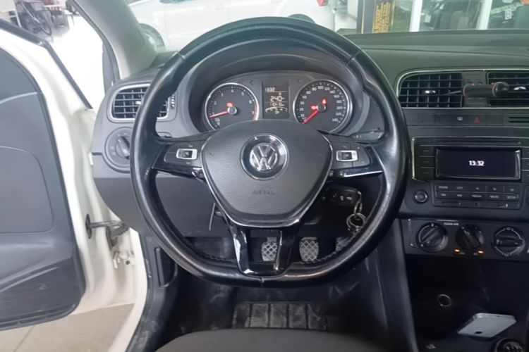 Volkswagen Polo 2016 #11 Volkswagen Polo 2016 car image #11