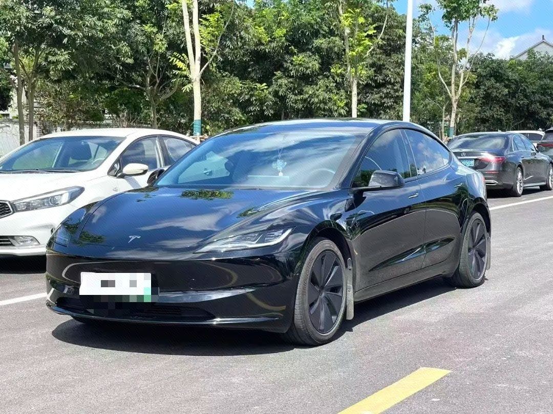 Tesla Model 3 2025 صورة سيارة 