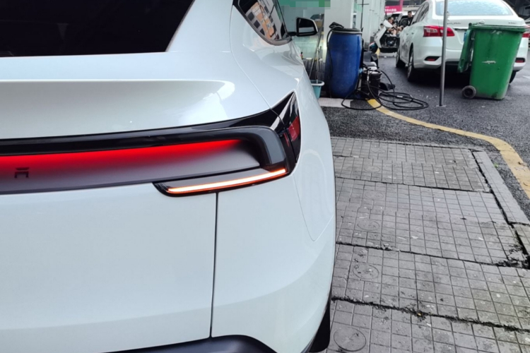 Tesla Model Y 2025 #8 Tesla Model Y 2025 car image #8