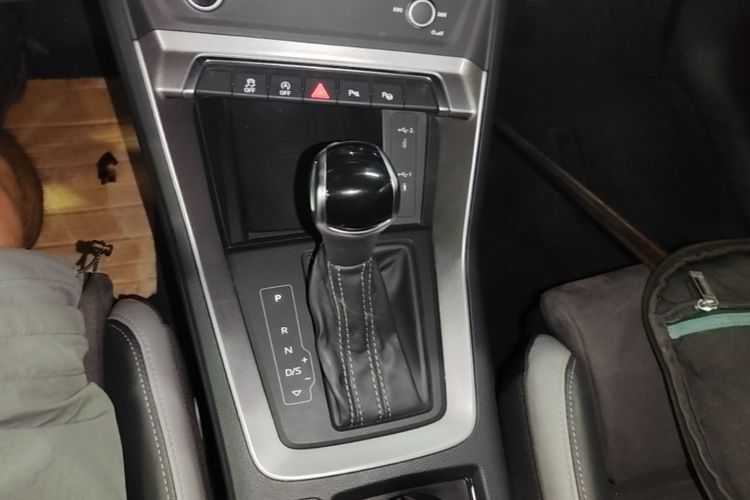 Audi Q3 2022 car image #14