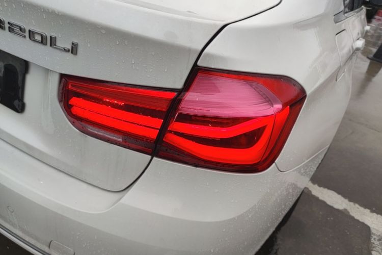 BMW 3 Series 2019 car image #8