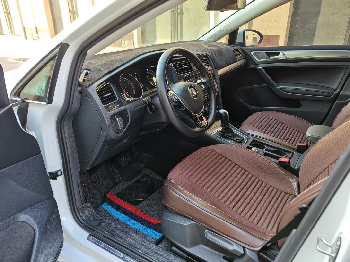 Volkswagen Golf 2018 car image #6