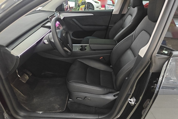 Tesla Model Y 2024 #15 Tesla Model Y 2024 car image #15