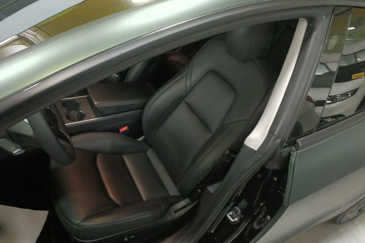 Tesla Model 3 2020 car image #19