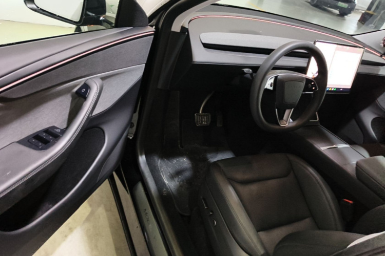 Tesla Model Y 2025 #16 Tesla Model Y 2025 car image #16