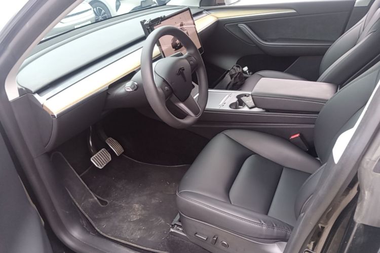 Tesla Model Y 2022 car image #15