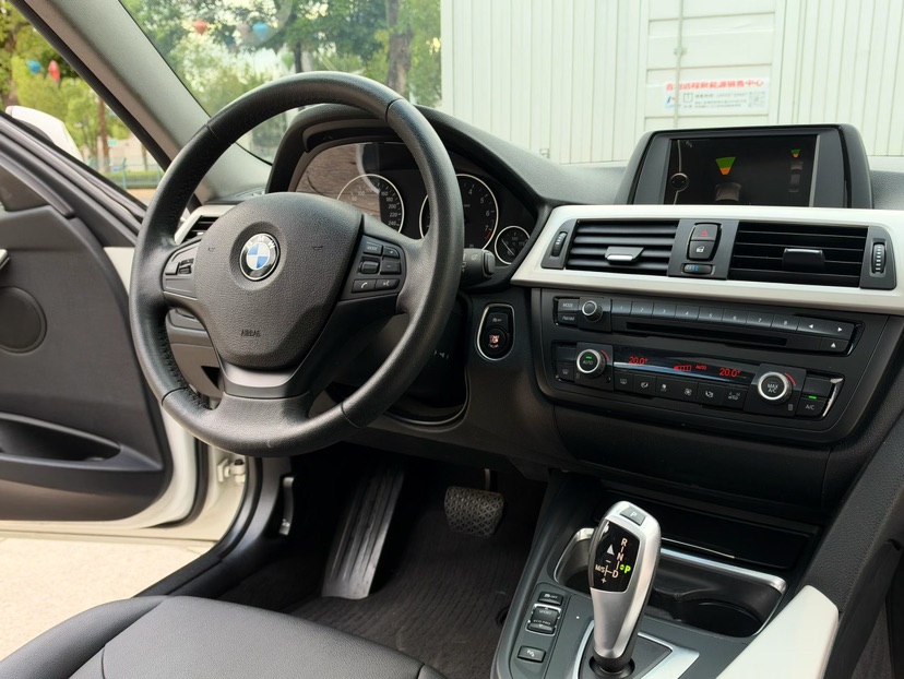 BMW 3 Series 2014 изображение автомобиля #6
