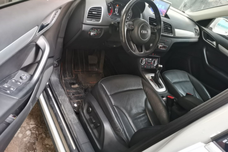 Audi Q3 2014 car image #16