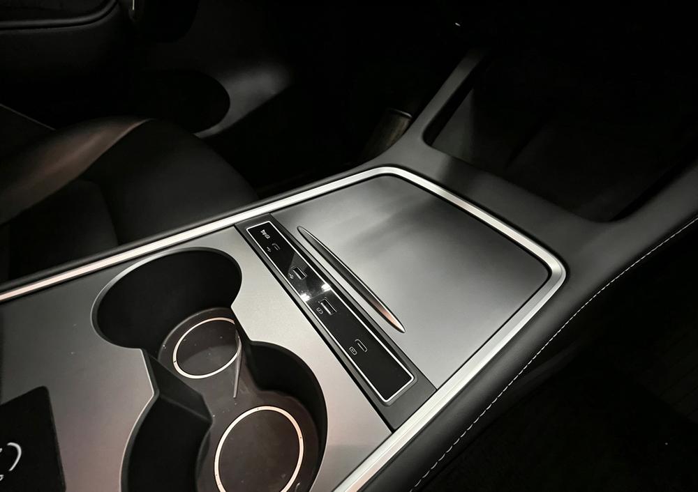 Tesla Model Y 2021 #10 Tesla Model Y 2021 car image #10