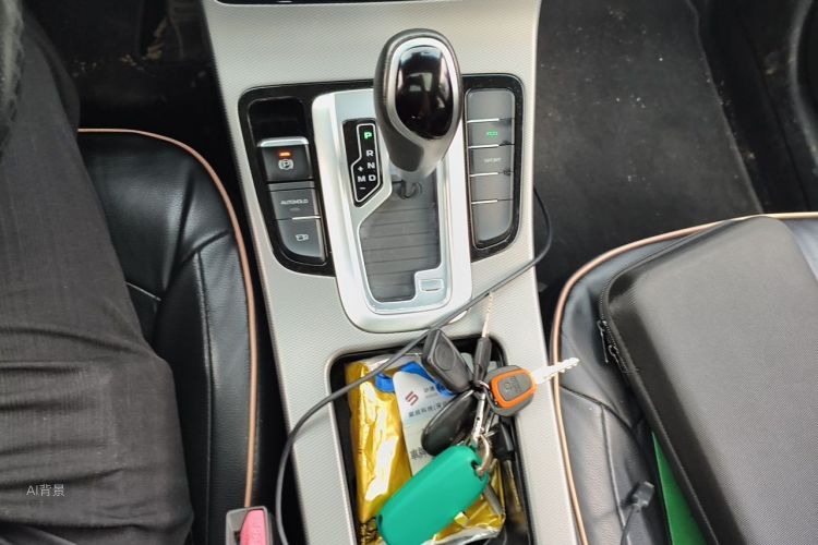 GEELY Emgrand GS 2018 car image #16