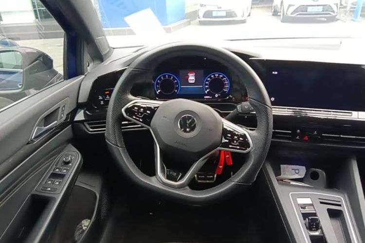 Volkswagen Golf 2021 car image #12