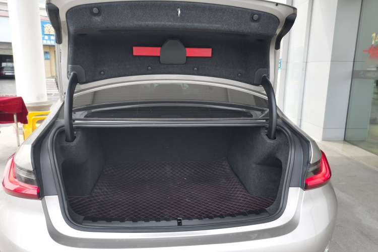 BMW 3 Series 2019 #19 BMW 3 Series 2019 car image #19